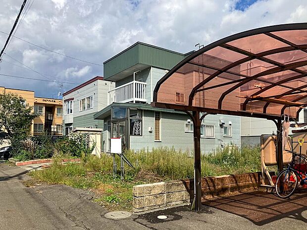 【【現地写真】】周辺は落ち着いた住宅地。比較的車通りも少なく、子育て世帯にもおすすめの環境です。
(2025年12月撮影）