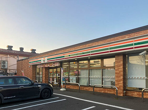 セブンイレブン帯広西8条春駒通店（約300m）