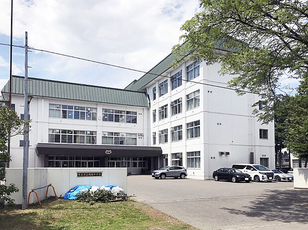 翔陽中学校(約800m)