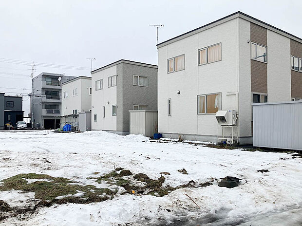【【現地写真】】最寄り駅はJR「白石」駅。最寄りバス停まで徒歩約2分と、バスアクセスも良い立地です。
(2026年1月撮影)