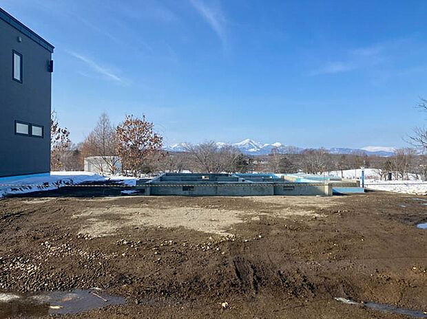 【【現地写真】】光熱費削減にも役立つ太陽光パネル搭載。暮らしに嬉しい省エネ設備も充実したお住まいです。
(2026年3月撮影)