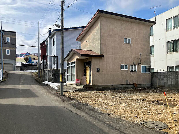 【【現地写真】】生活のしやすい平坦地。自転車やベビーカーでのお出掛けもラクラクです。徒歩圏内には多数の商業施設があり、日々のお買い物にも困りません。
(2026年4月撮影)