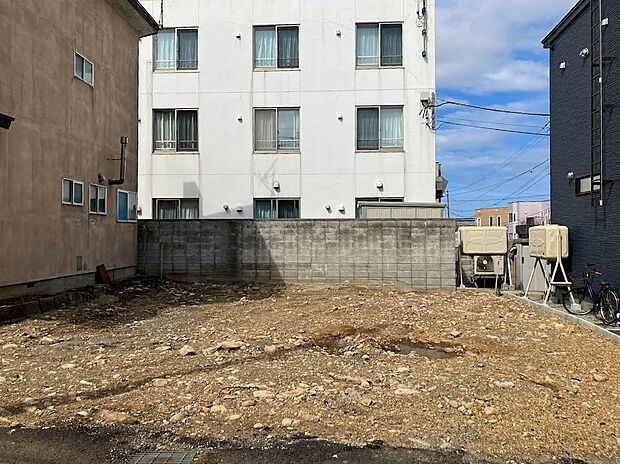 【【現地写真】】地下鉄東西線「宮の沢」駅まで徒歩約14分とアクセス良好、通勤通学に便利な立地です。JR「発寒」駅も徒歩約23分でご利用いただけます。
(2026年4月撮影)