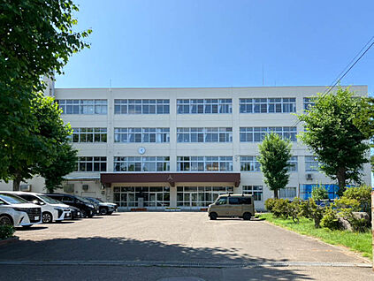 東栄中学校 410m(徒歩6分)