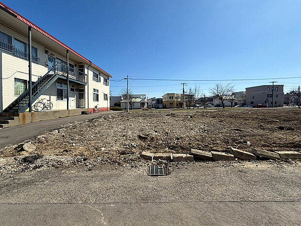 【【現地写真】】土地の広さや建設後のイメージをすぐに確認できる更地。解体費用が掛からないのも嬉しいポイントです。
(2026年5月撮影)