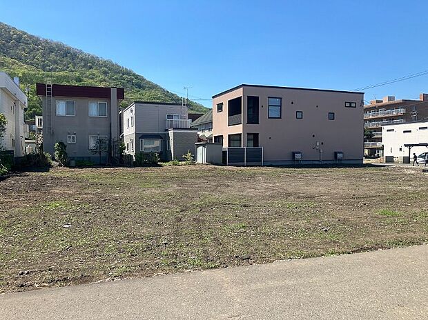【【現地写真】】周辺は落ち着いた住宅街となっており住環境良好。静かでのびのびと暮らせる立地で、新生活をスタートしませんか。
(2026年5月撮影)
