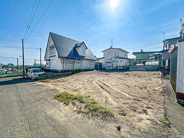 【【現地写真】】子育て世帯にも嬉しい落ち着いた住宅街に位置します。ぜひ周辺環境と合わせて現地をご覧ください。
（2026年6月撮影）