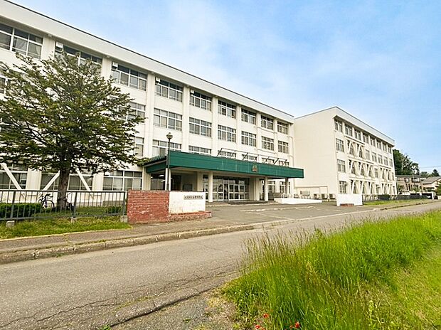 高栄中学校（約650m）