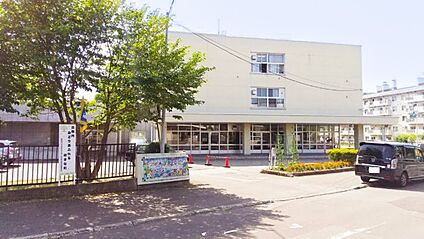 真駒内公園小学校 400m(徒歩5分)