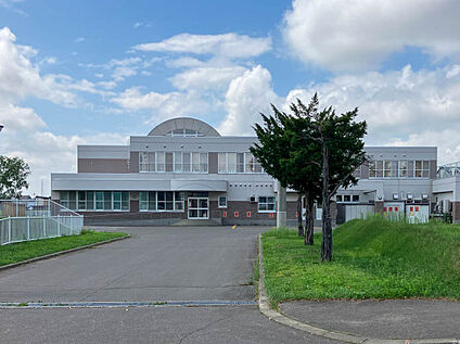 西小学校 650m(徒歩9分)