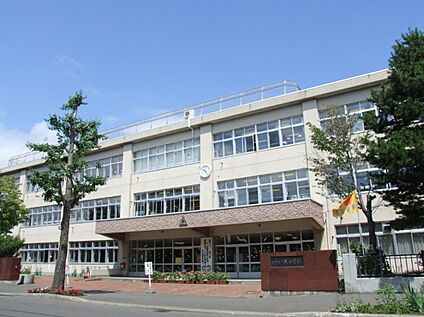 北小学校 500m(徒歩7分)