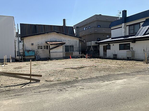【【現地写真】】省エネ給湯器や省エネペアガラスが標準装備で家計にも優しいエコ住宅。高い耐震性・耐久性、優れた断熱性能と気密性能を実現できる2×6工法のお住まいです。
(2026年9月撮影)