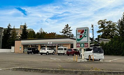セブンイレブン東8条店 600m(徒歩8分)