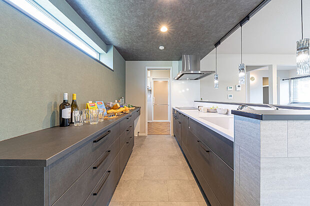 【キッチン】
食洗機付きシステムキッチンやオートバス、高機能トイレなど室内設備充実。
環境やお財布にやさしい省エネ設備も整っております。
(2025年6月撮影)