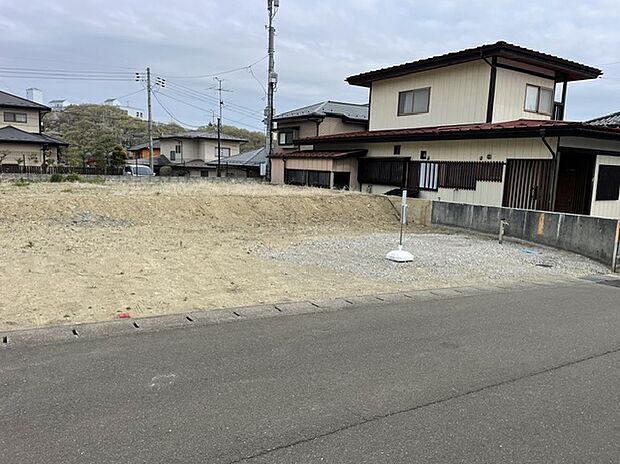 【現地写真】
太陽光パネル搭載!高断熱・高気密、冷暖房エアコンなど北海道品質のお住まいが完成します。
(2026年10月撮影)