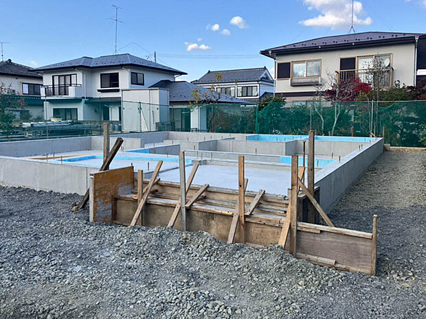 【【現地写真】】最寄りバス停「笹川南向」バス停まで徒歩約4分とバスアクセスの良い立地。お出掛けもしやすいですね。
(2025年11月撮影）