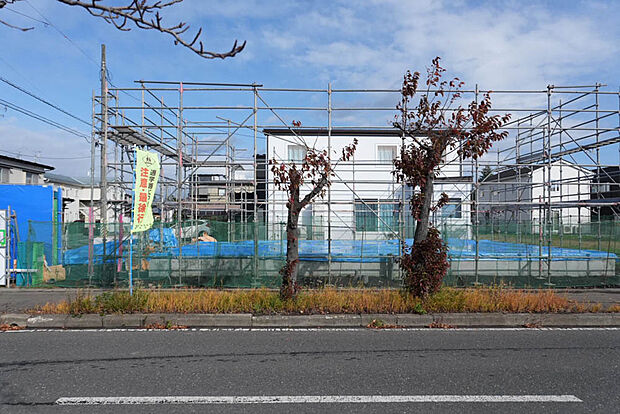 【【現地写真】】南西角地につき明るく風通しの良い立地。暖かい陽光と通り抜ける風を感じられますね。
（2025年12月撮影）