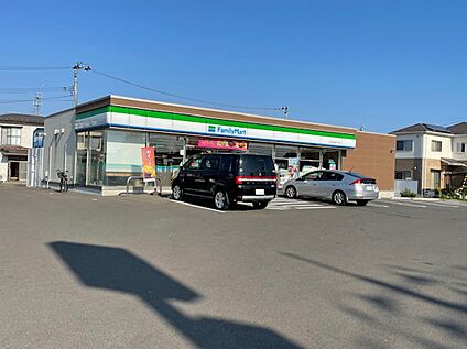 ファミリーマート東中田四丁目店 300m(徒歩4分)