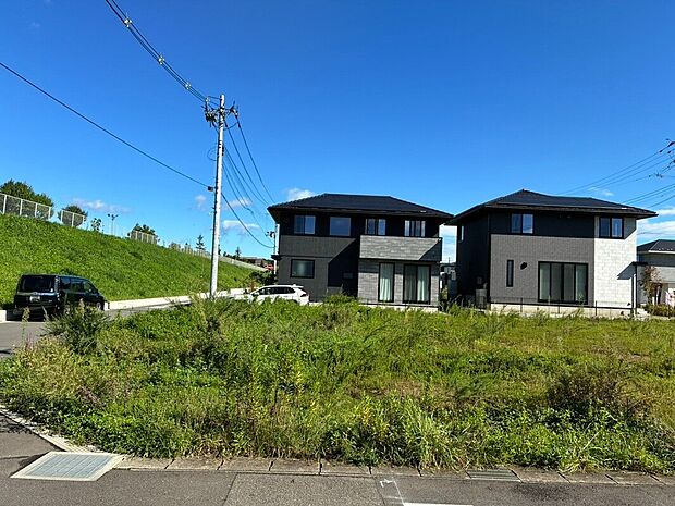 【【現地写真】】暮らす人を考えた、北海道の寒いエリアでも快適で過ごせるお住まいをご提案!建物プラン例もご用意しておりますので、お気軽にお問い合わせください。
(2026年10月撮影)
