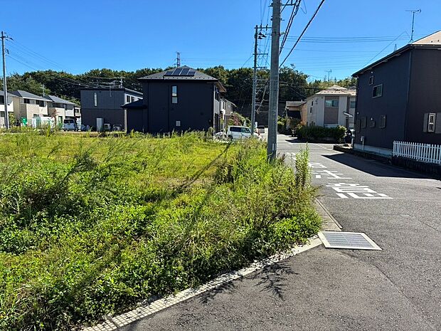 【【現地写真】】最寄りのバス停「愛島の郷公園入口」停まで徒歩約4分とバスアクセスも良好!駅方面への移動などにも利用しやすい立地です。
(2026年10月撮影)