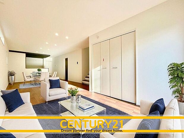 ※家具・CG加工はイメージです。販売価格等には含まれません。
■■憩いのリビング■■
リビングとダイニングの空間機能を活かし、巧みに使い分ける発想が、ライフスタイルに新しいゆとりをもたらします。