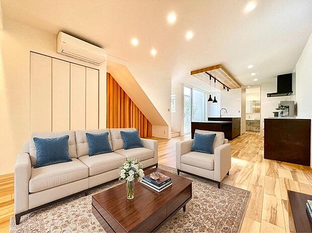 ※家具・CG加工はイメージです。販売価格等には含まれません。
■■憩いのリビング■■
リビングとダイニングの空間機能を活かし、巧みに使い分ける発想が、ライフスタイルに新しいゆとりをもたらします。