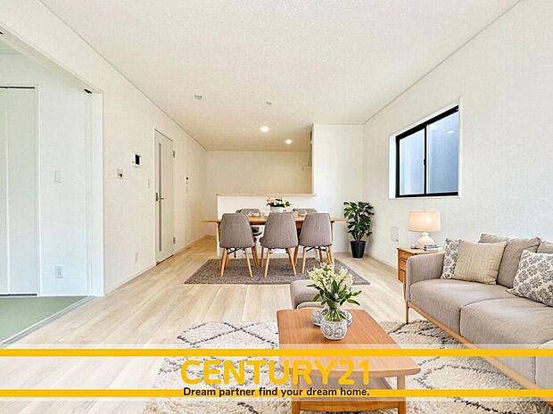 ※家具・CG加工はイメージです。販売価格等には含まれません。
■■憩いのリビング■■
リビングとダイニングの空間機能を活かし、巧みに使い分ける発想が、ライフスタイルに新しいゆとりをもたらします。