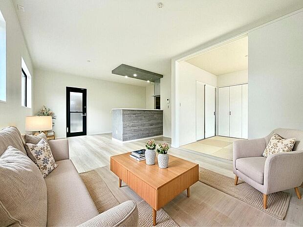 ※家具・CG加工はイメージです。販売価格等には含まれません。
■■憩いのリビング■■
リビングとダイニングの空間機能を活かし、巧みに使い分ける発想が、ライフスタイルに新しいゆとりをもた
