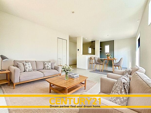 ※家具・CG加工はイメージです。販売価格等には含まれません。
■■憩いのリビング■■
リビングとダイニングの空間機能を活かし、巧みに使い分ける発想が、ライフスタイルに新しいゆとりを