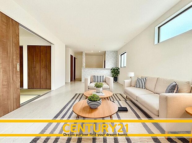 ※家具・CG加工はイメージです。販売価格等には含まれません。
■■憩いのリビング■■
リビングとダイニングの空間機能を活かし、巧みに使い分ける発想が、ライフスタイルに新しいゆとりをもたらします。

