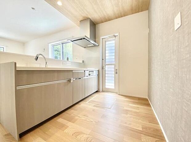 ◆同一建築会社の他現場写真◆
～現地＆同一施工会社の完成物件もご案内可能です～
