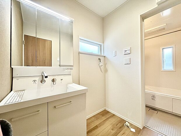 【～「これから見れますか」とお気軽にお問合せ下さい～】■洗面脱衣所■
