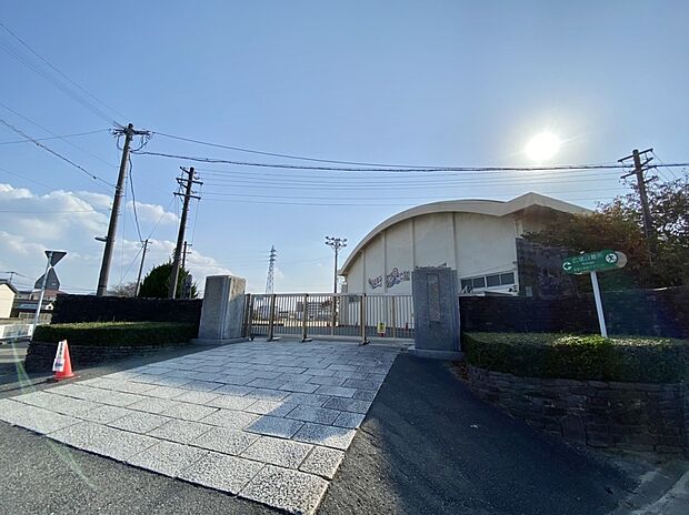 新宮町立新宮小学校(約600m)