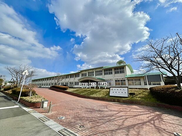 鳥栖市立基里中学校(約1,200m)