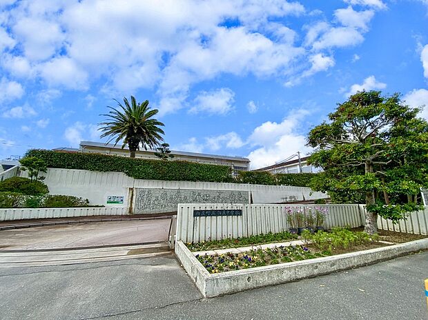 粕屋町立粕屋中学校（約2,500m）