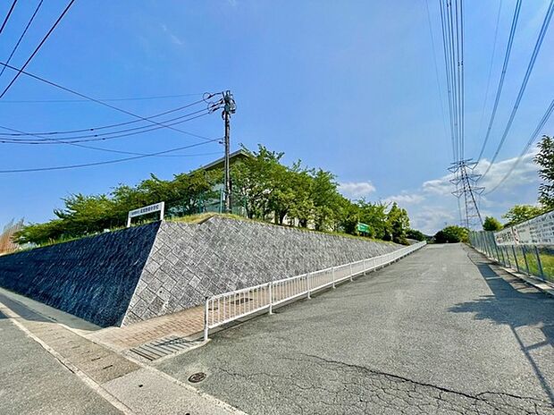 筑紫野市立筑紫野南中学校(約836m)