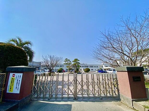 筑前町立三輪中学校（約2,565m）