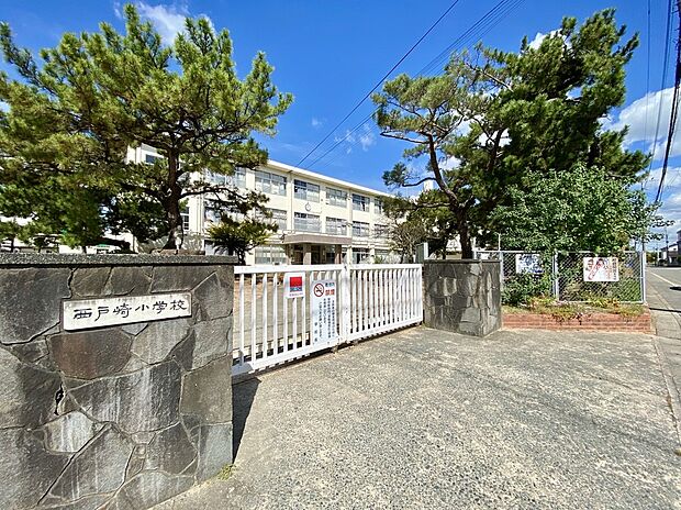 福岡市立西戸崎小学校(約1,100m)