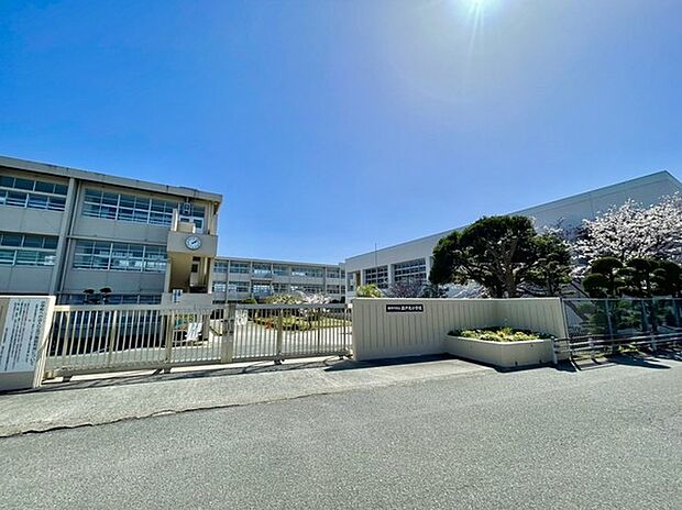 那珂川市立岩戸北小学校(約569m)