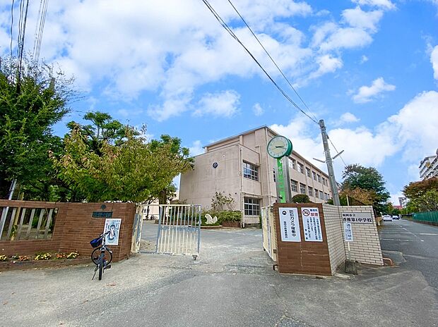 福岡市立香椎第一中学校(約780m)