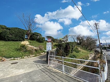 宗像市立南郷小学校 210m