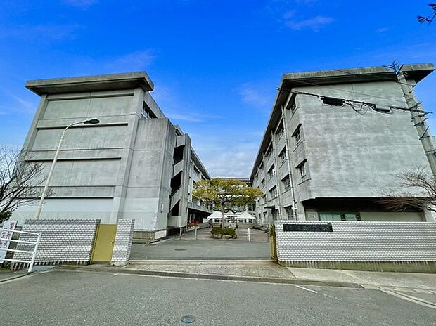 宇美町立宇美東中学校(約1,092m)