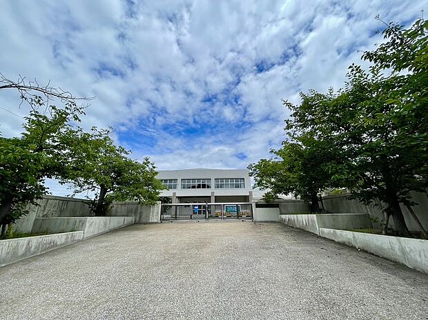 那珂川市立安徳南小学校（約808m）