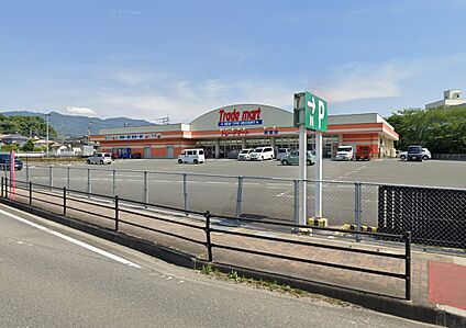 Trade mart須恵店 780m