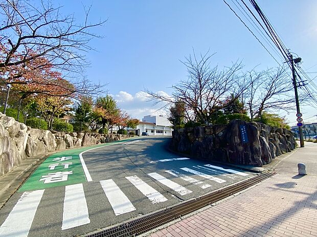 新宮町立新宮東小学校(約750m)
