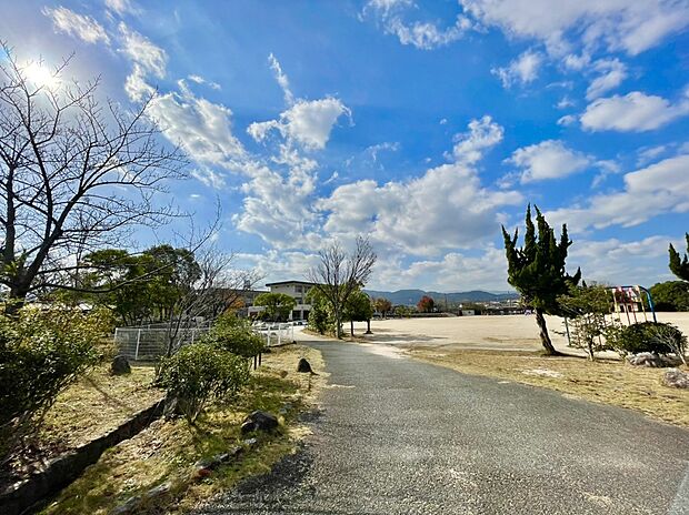 太宰府市立太宰府西小学校（約1,592m）
