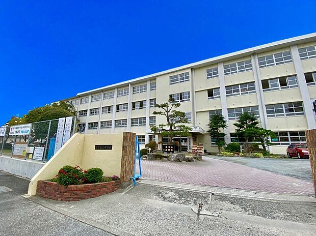 福岡市立長尾中学校（約1,457m）