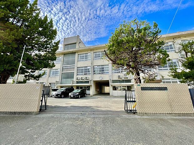 宇美町立宇美小学校(約1,011m)
