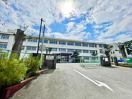 春日市立春日西小学校 906m