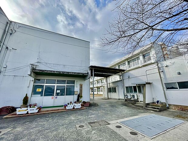 鳥栖市立田代小学校 (約876m)
